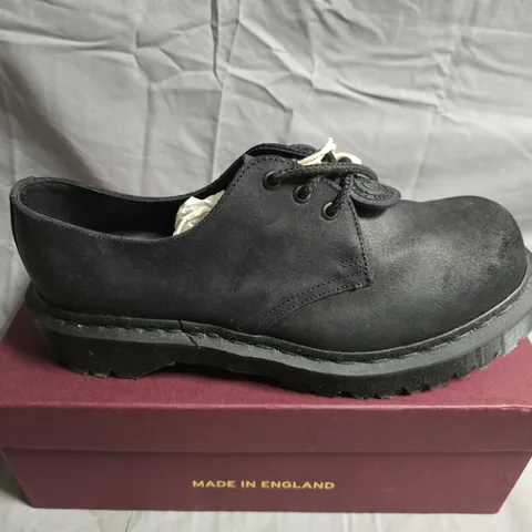 BOXED PAIR OF DR.MARTENS WAX COMMANDER SHOES - UK SIZE 9.5
