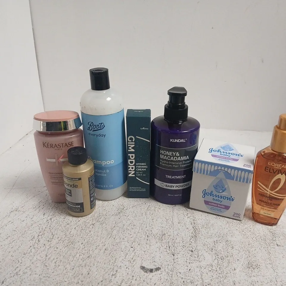 APPROXIMATELY 20 ASSORTED HEALTH & BEAUTY PRODUCTS TO INCLUDE KUNDAL BABY POWDER, LOREAL ELVIVE MIRACLE HAIR SERUM, BOOTS SHAMPOO, ETC - COLLECTION ONLY
