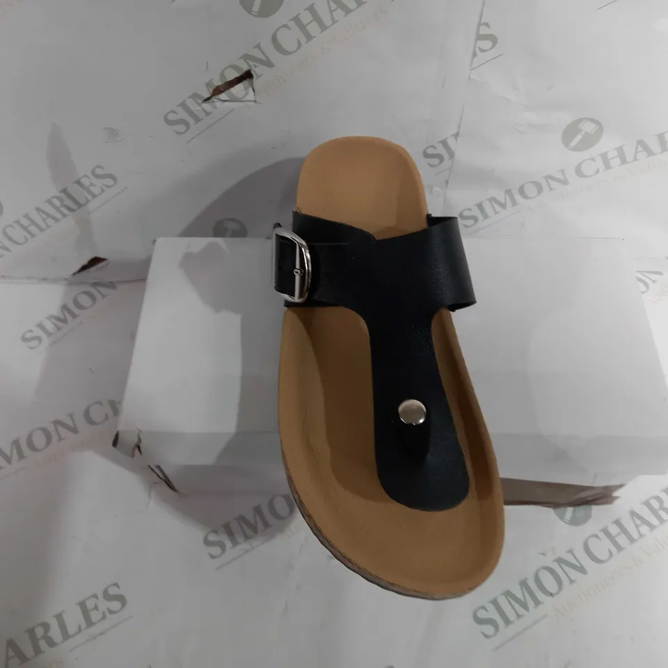 BOXED PAIR OF DESIGNER SANDALS  WITH BUCKLES, IN BROWN AND BLACK - EU SIZE 39