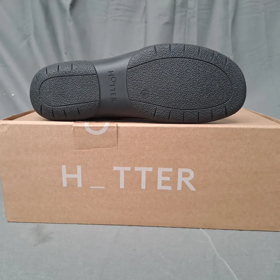 BOXED PAIR OF HOTTER MURMUR SHOES IN WINE UK SIZE 6