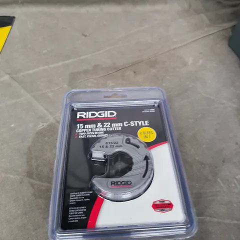 APPROXIMATELY 12 ASSORTED HOUSEHOLD ITEMS INCLUDING SCISSORS , RIDGID COPPER TUBING CUTTER AND KIMURA PRUNING SAW 