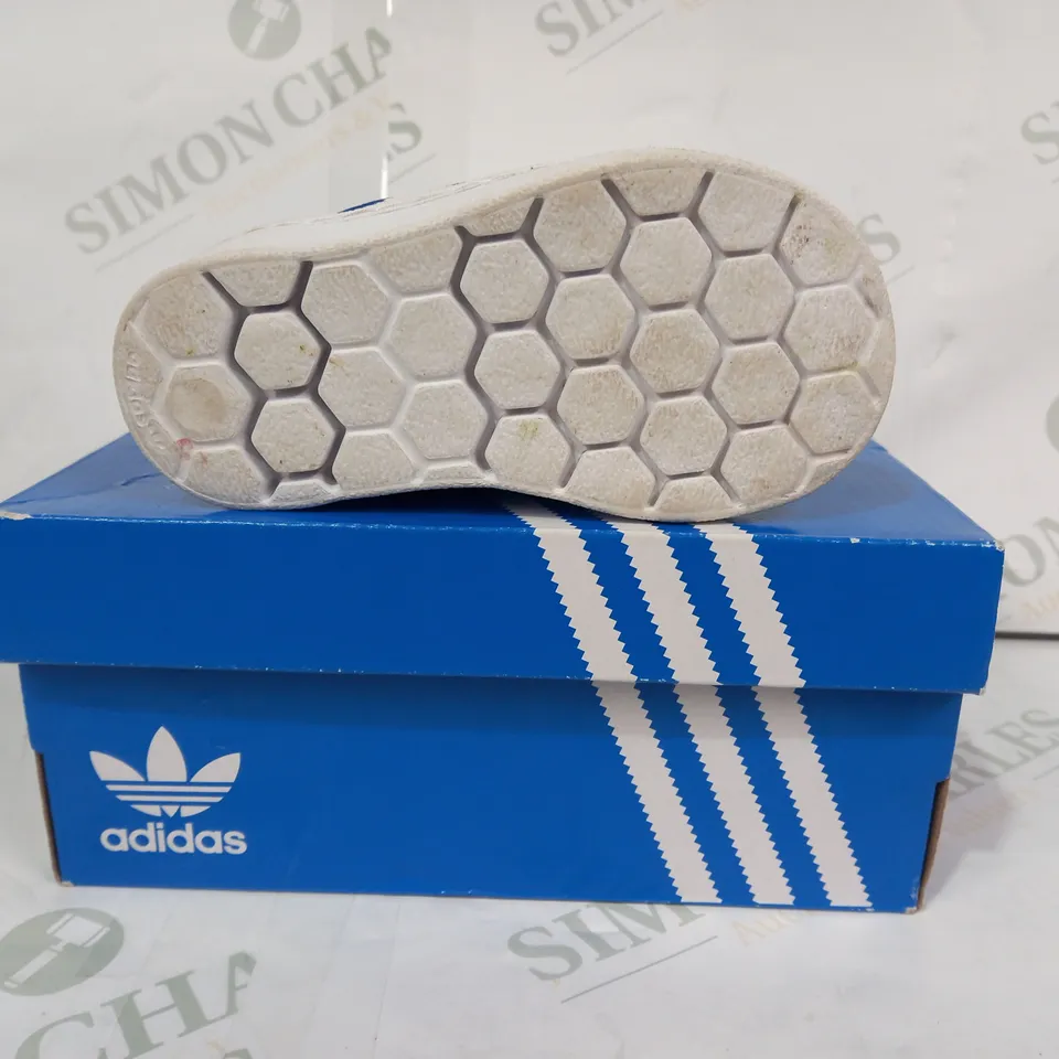 BOXED PAIR OF ADIDAS SUPERSTAR KIDS SHOES IN BLUE/WHITE UK SIZE 4