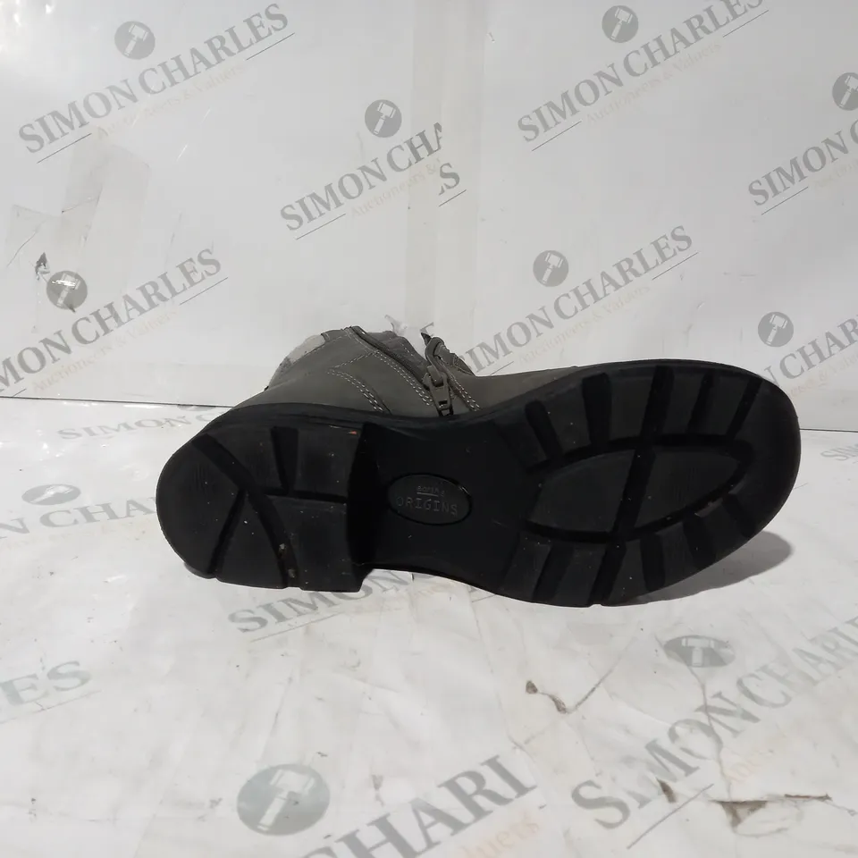 BOXED PAIR OF EARTH ORIGINS SUEDE HIKING BOOTS IN GREY UK SIZE 6