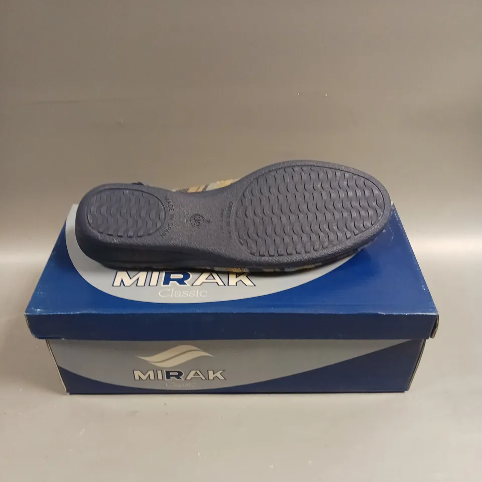 BOXED PAIR OF MIRAK CLASSIC CARLA OPEN TOE SHOES IN BLUE - 6	