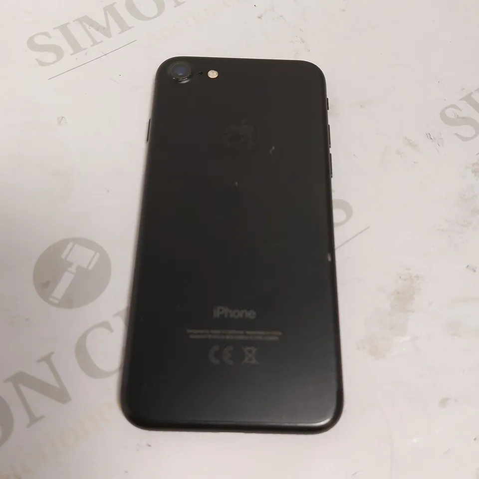 APPLE IPHONE 7 (A1778)