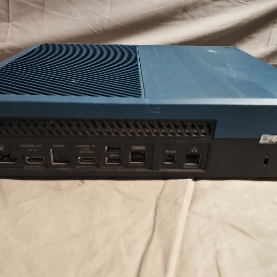 XBOX ONE CONSOLE – MODEL 1540, BLUE