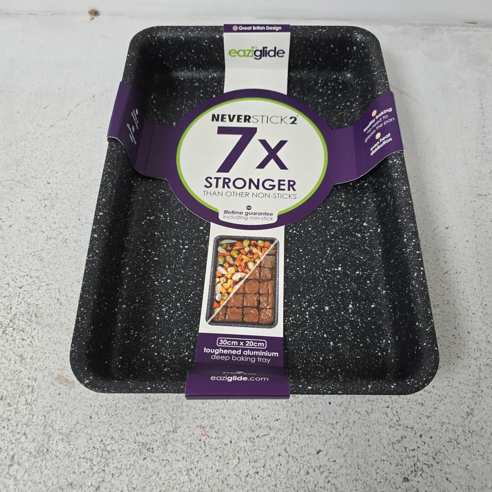 EAZIGLIDE NEVERSTICK2 30X20CM TOUGHENED ALUMINIUM DEEP BAKING TRAY – IN PACKAGING