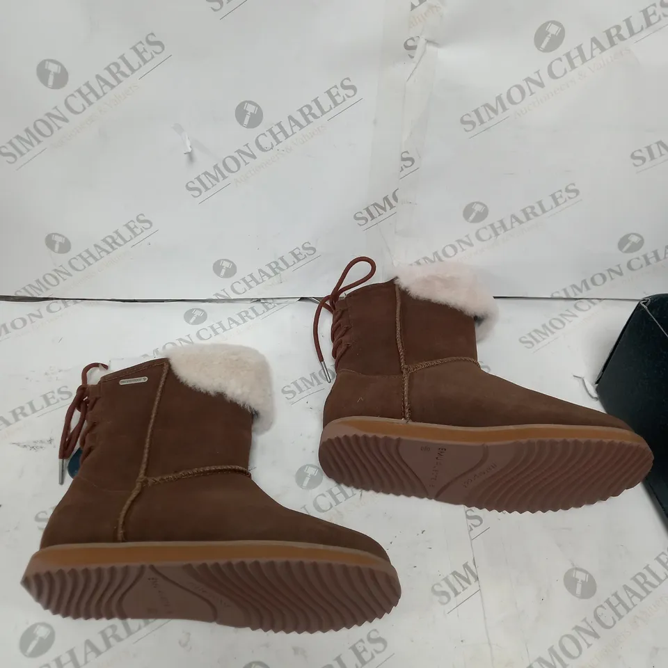 EMU AUSTRALIA BIRDWOOD SIZE 5 BOOTS OAK/CHENE - BOXED   