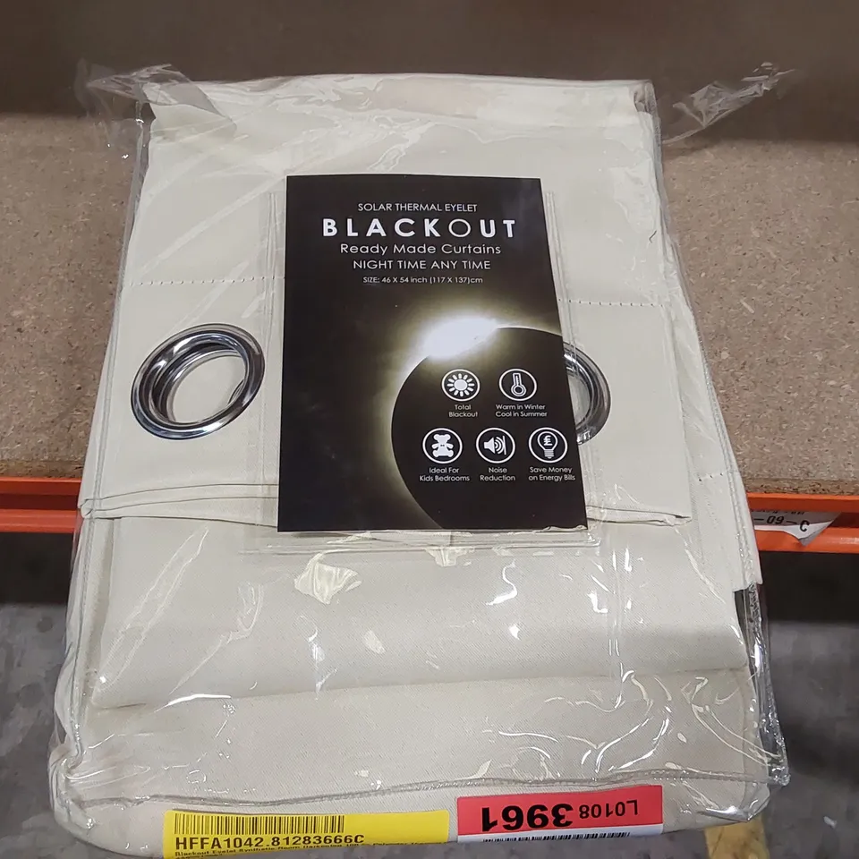 BAGGED BLACKOUT EYELET SYNTHETIC ROOM DARKENING 100% POLYESTER THERMAL CURTAINS - 117 x 137CM