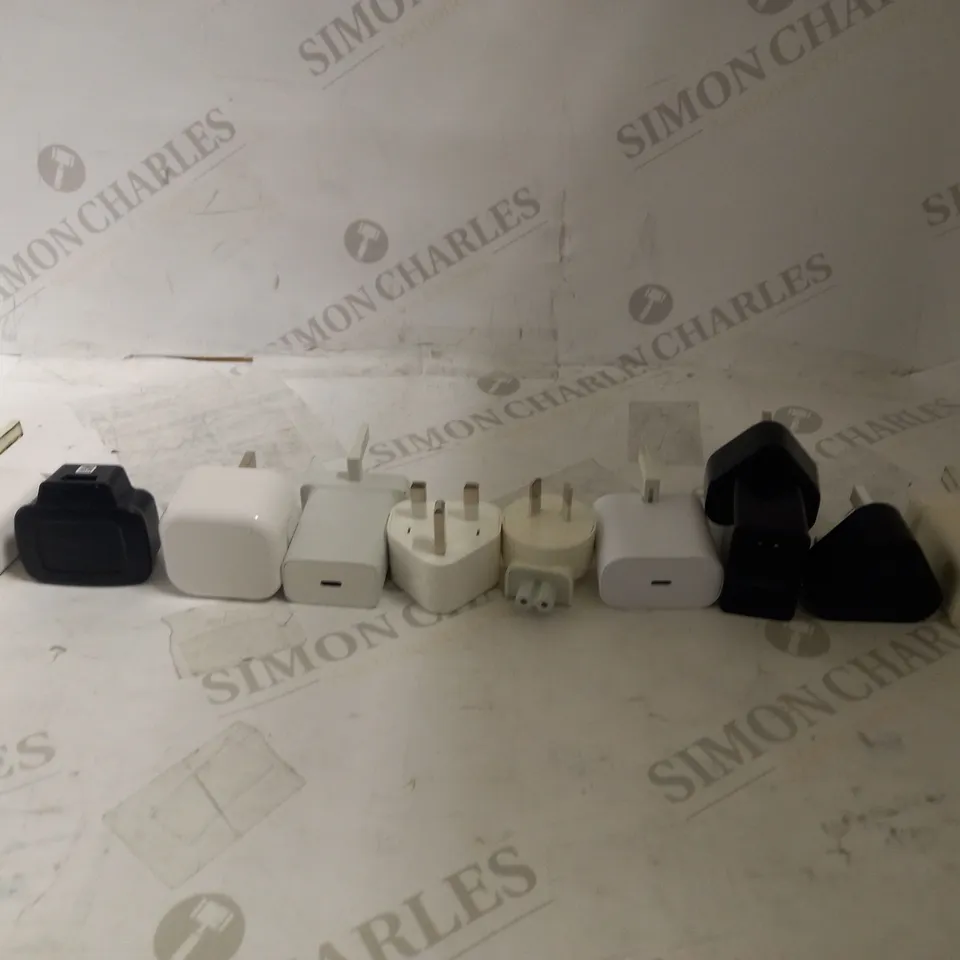 BOX OF ASSORTED PLUG ADAPTERS TO INCLUDE SAMSUNG, SONY AND LG