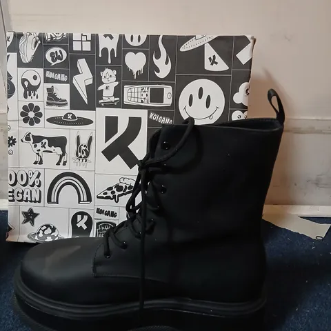 KOI FOUNDRY MEN'S PLATFORM ANKLE BOOTS – UK9