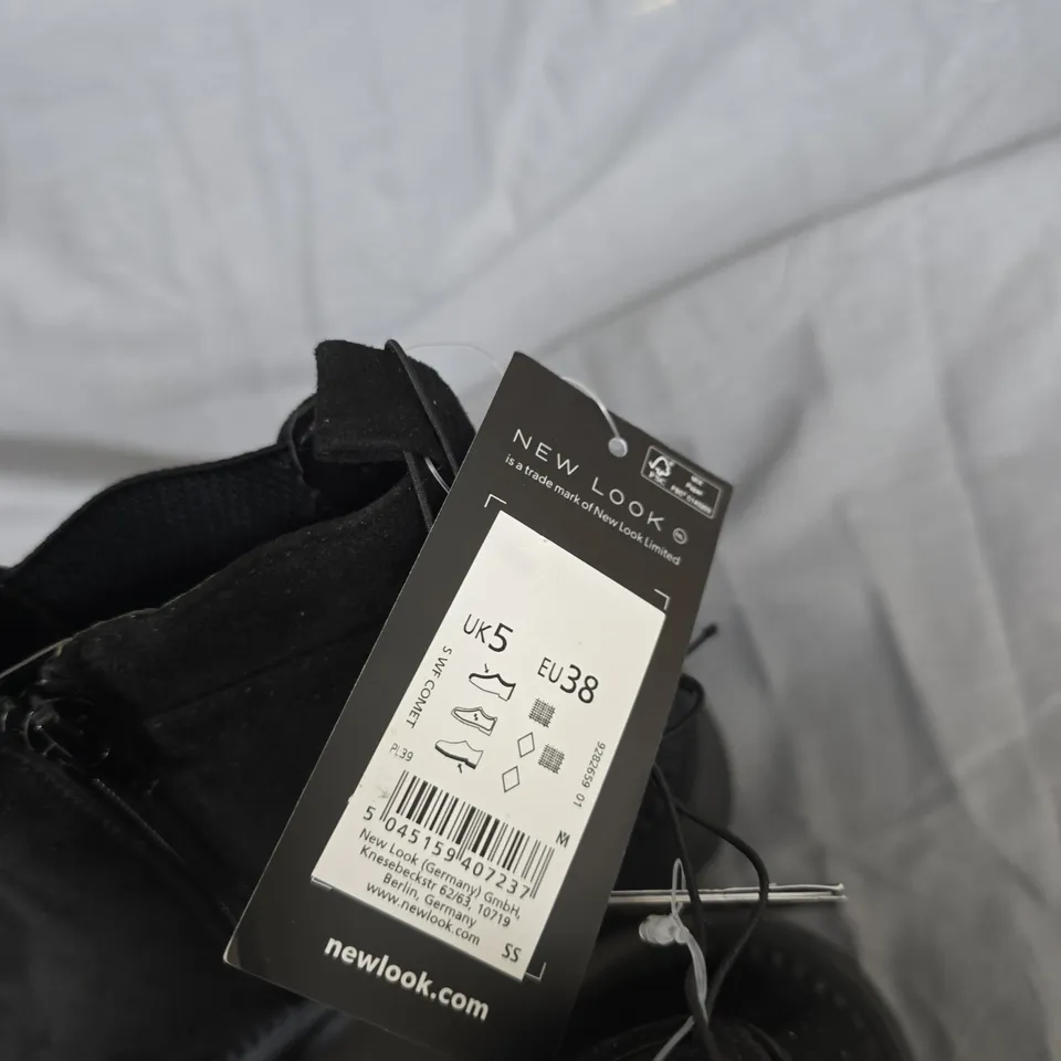 NEW LOOK WOMEN'S CHELSEA BOOTS – BLACK SUEDE, UK5 (EU38)