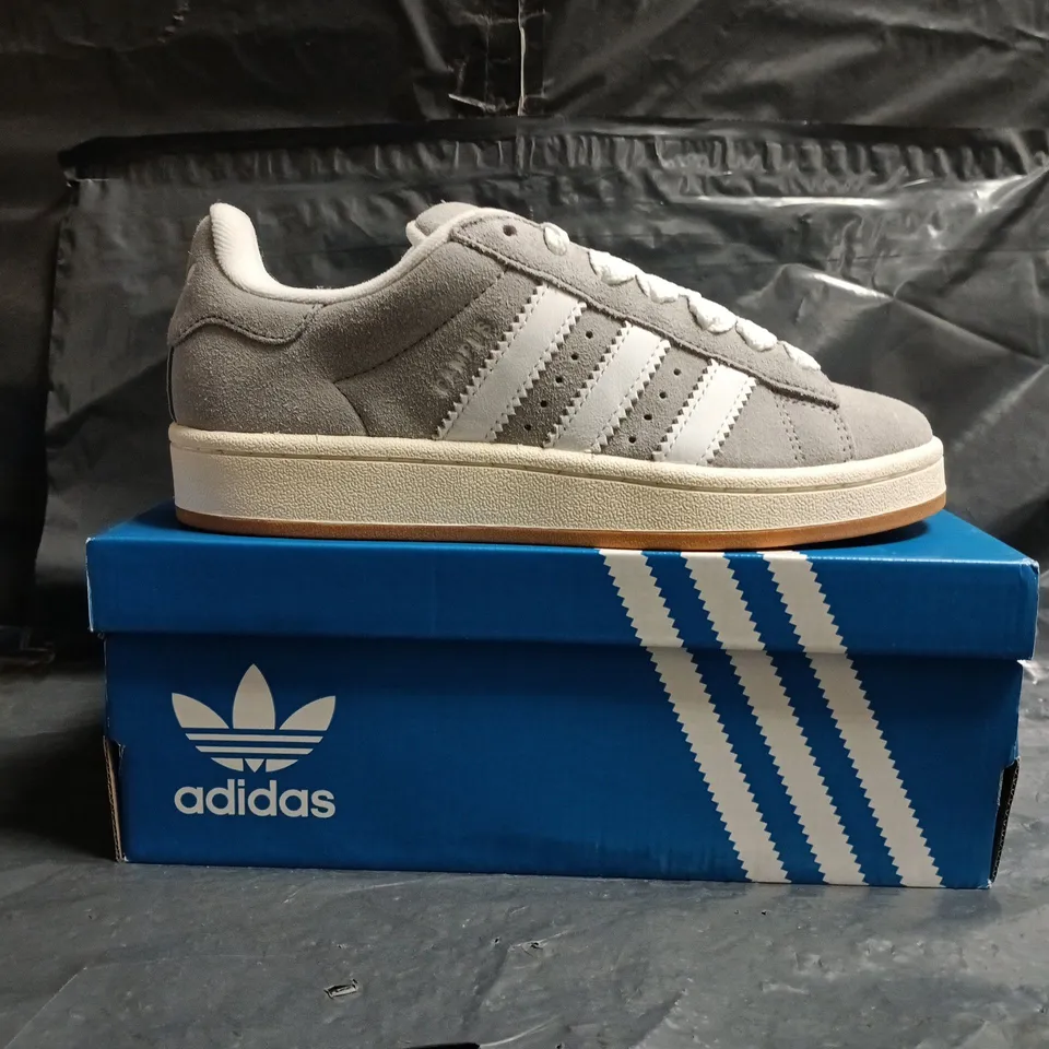 BOXED PAIR OF ADIDAS CAMPUS 00S TRAINERS IN GREY/WHITE SIZE UK 4.5
