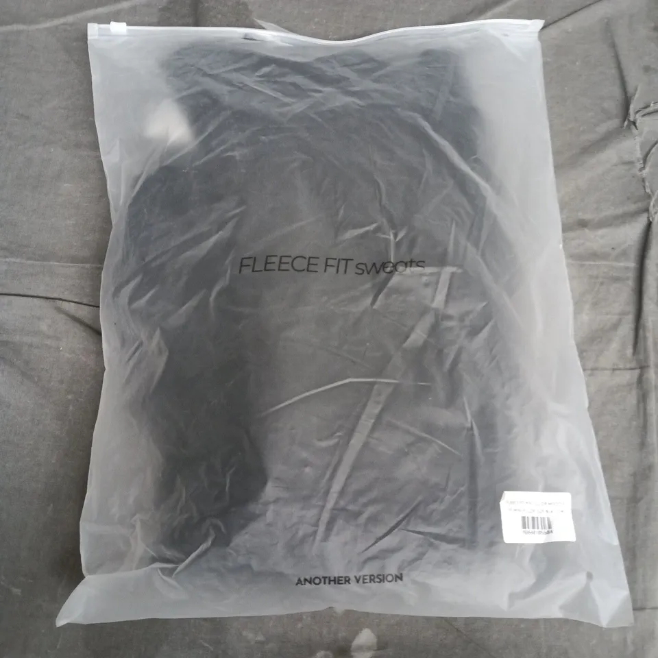 BAGGED FLEECE FIT MINI FULL ZIP HOODIE – BLACK, SIZE M (KIDS)