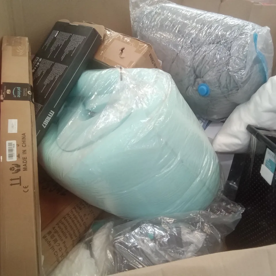 PALLET OF ASSORTED ITEMS INCLUDING AIR FRYER WITH VISIBLE WINDOW, RETRACTABLE GATE, 6L PLASTIC FRAME BEE FEEDER, SCRATCH OFF WORLD MAP, PARASOL, DUOFIRE WINDOW FILM 