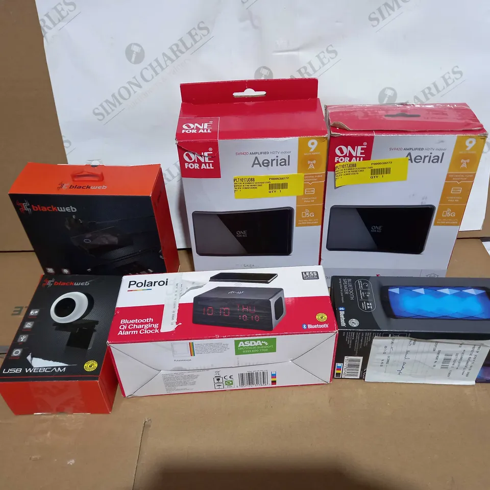 BOX OF APPROXIMATELY 18 ASSORTED ITEMS TO INCLUDE A 90W UNIVERSAL LAPTOP CHARGER,A USB WEBCAM, BLUETOOTH QI CHARGING ALARM CLOCK AND A BLUETOOTH SPEAKER