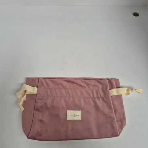 NEAL & WOLF VELVET COSMETIC BAG – PINK