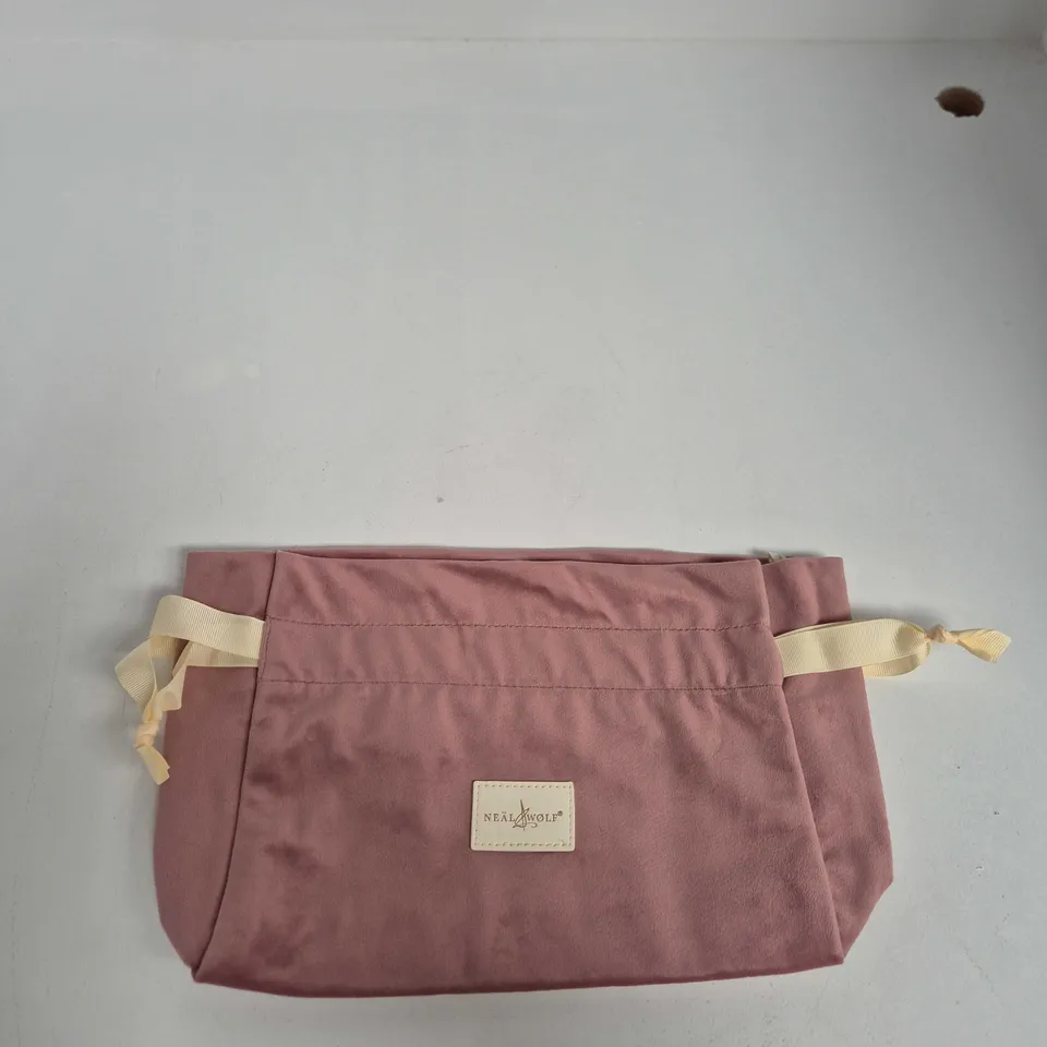 NEAL & WOLF VELVET COSMETIC BAG – PINK