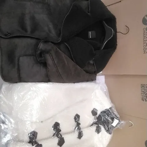 A PALLET CONTAINING APPROXIMATELY 70 BRAND NEW DESIGNER WOMEN'S CLOTHES WHICH INCLUDE; VARIOUS JD WILLIAMS JACKETS ETC