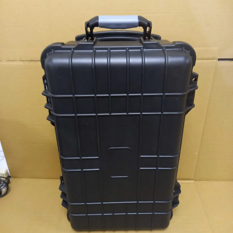 DURATOOL D03137 BLACK WATER RESISTANT CASE WITH WHEELS