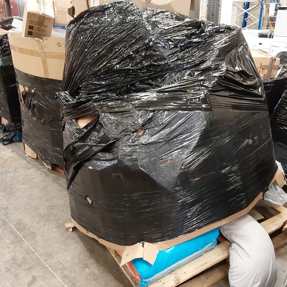 PALLET OF ASSORTED PILLOWS 