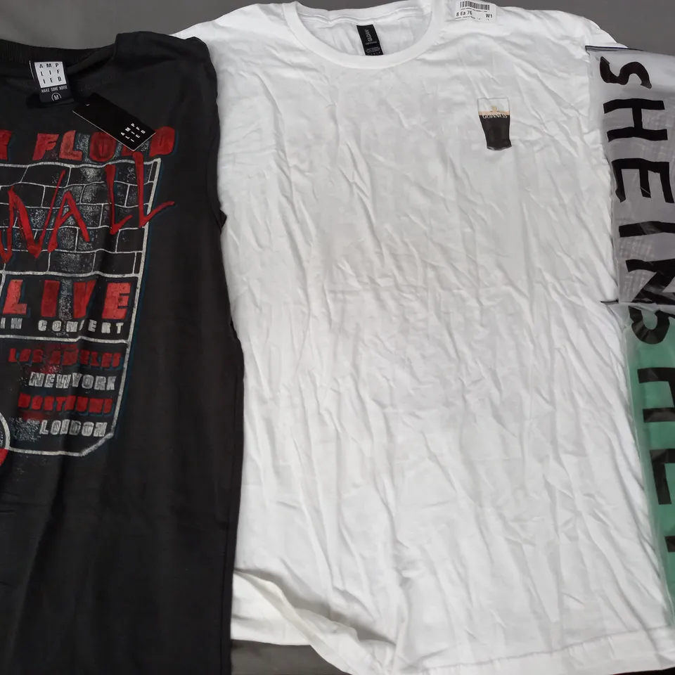 BOX OF APPROXIMATELY 20 ASSORTED CLOTHING AND FASHION ITEMS IN VARIOUS COLOURS, STYLES, AND SIZES - COLLECTION ONLY