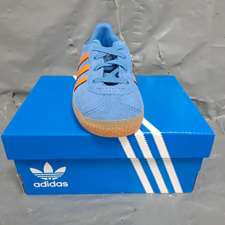 BOXED PAIR OF ADIDAS GAZELLE INFANT SHOES IN BLUE/ORANGE SIZE UK 8