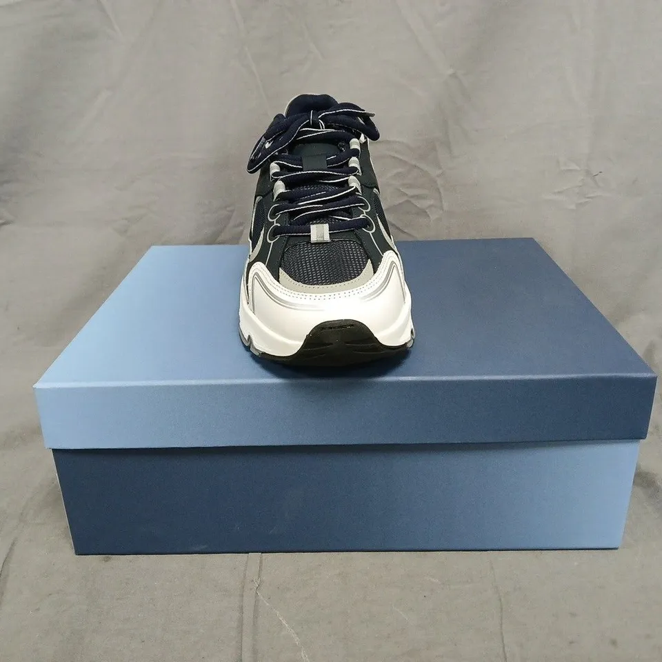 BOXED PAIR OF CLEENS PULSE RUNNER TRAINERS IN MIDNIGHT/WHITE SIZE UK 9