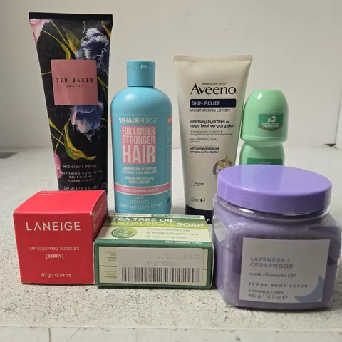 APPROXIMATELY 20 ASSORTED HEALTH & BEAUTY PRODUCTS TO INCLUDE LIP SLEEPING MASK, MITCHUM, MOISTURISING LOTION ETC