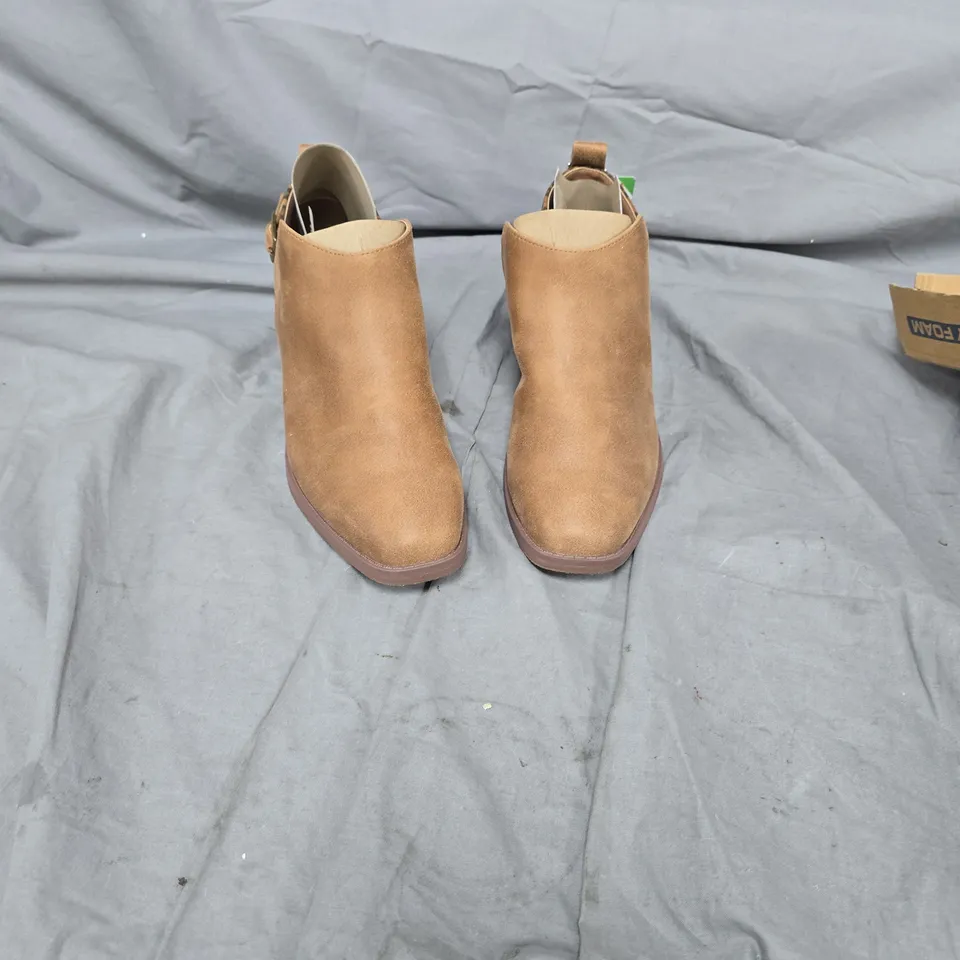 TAN SUEDE ANKLE BOOTS (WOMEN) SIZE 5.5