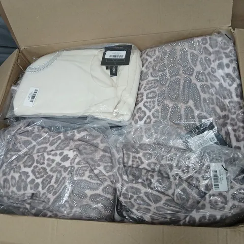 BOX OF APPROX 10 ASSORTED CLOTHING ITEMS 