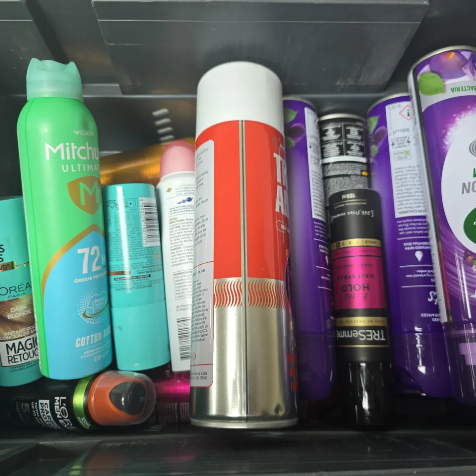 APPROXIMATELY 15 ASSORTED AEROSOLS TO INCLUDE TRIM-FIX ADHESIVE, ZOFLORA HOME SCENTS, MITCHUM WOMEN ULTIMATE, ETC - COLLECTION ONLY