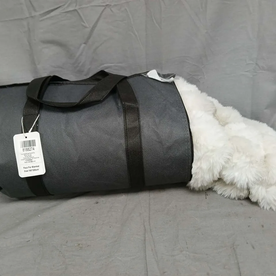 LIVMORE FAUX FUR BLANKET IN WHITE - 150X200CM