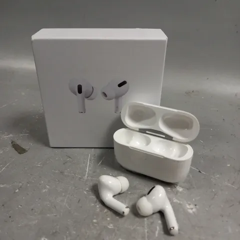 BOXED WIRELESS EARPHONES & CHARGING CASE IN WHITE