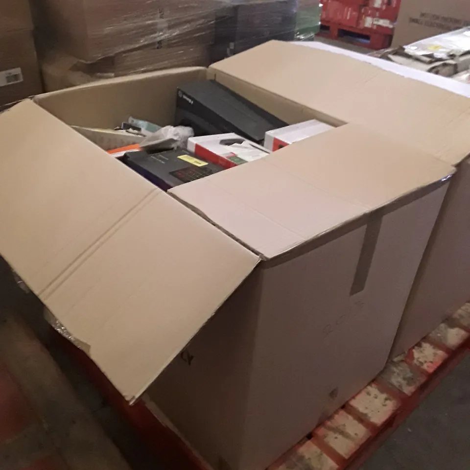 BOX OF ASSORTED ELECTRONIC PRODUCTS INCLUDING KEYBOARD, EARBUDS, HEADSETS, AMAZON FIRE TABLET