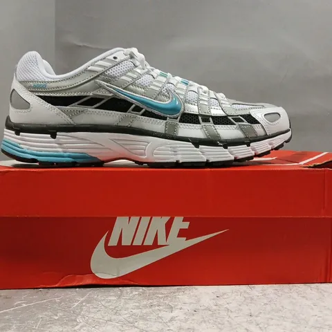 BOXED PAIR OF NIKE P-6000 TRAINERS IN WHITE/SILVER/BLUE SIZE UK 8