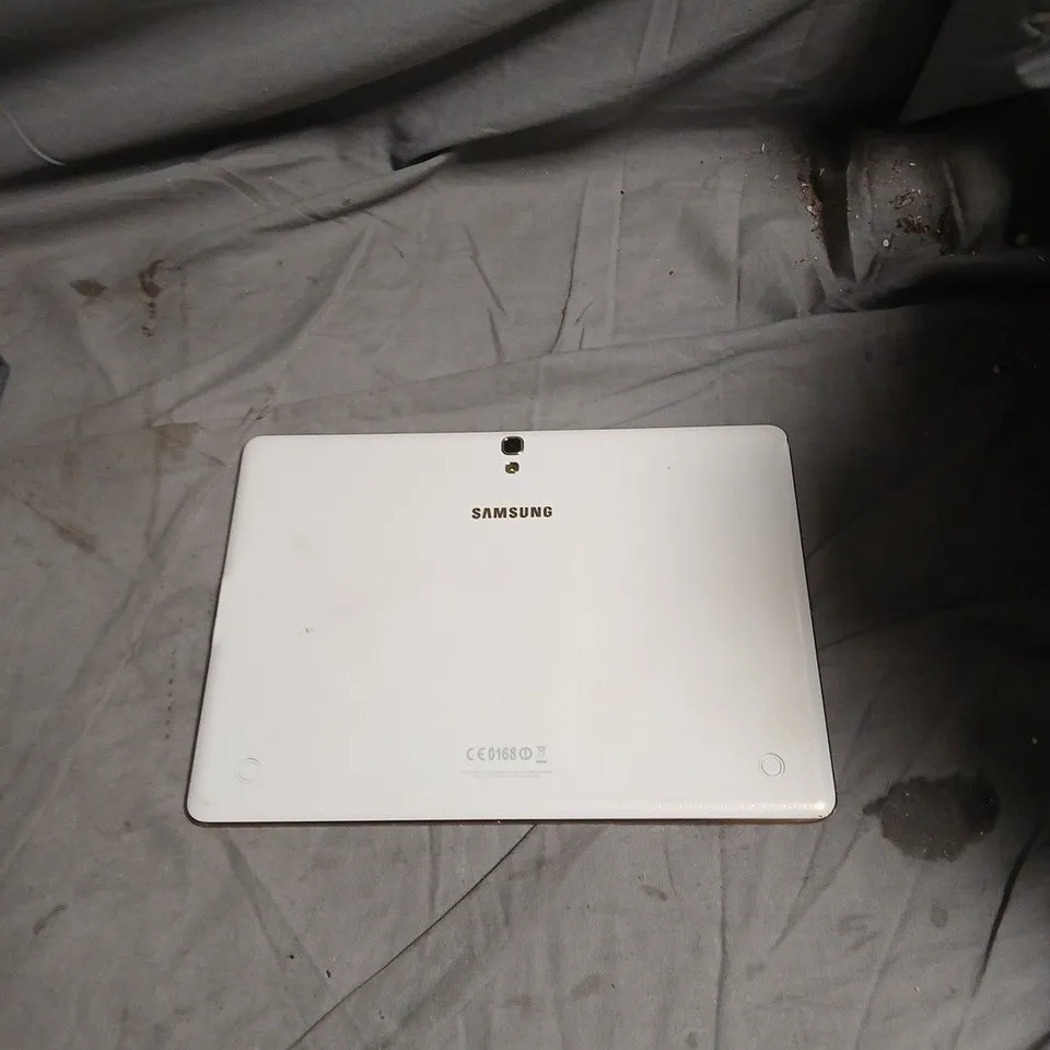 SAMSUNG TABLET – WHITE 