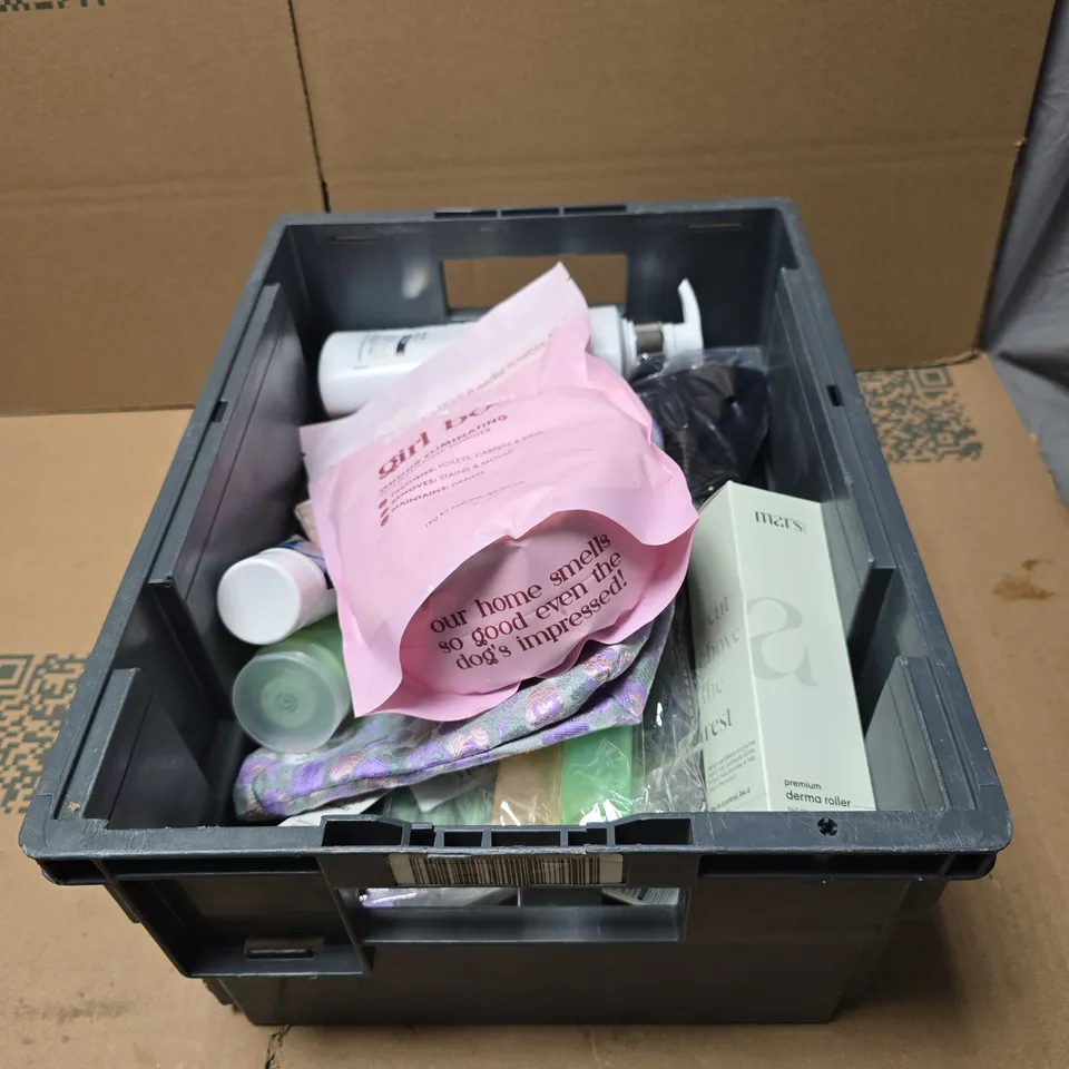 TOTE OF APPROXIMATELY 20 ASSORTED COSMETIC ITEMS TO INCLUDE DOVE SCALP HAIR THERAPY, MARS DERMA ROLLER, CAREX HAND GEL, SASSY SCENTS GIRL BOSS REFILL ETC