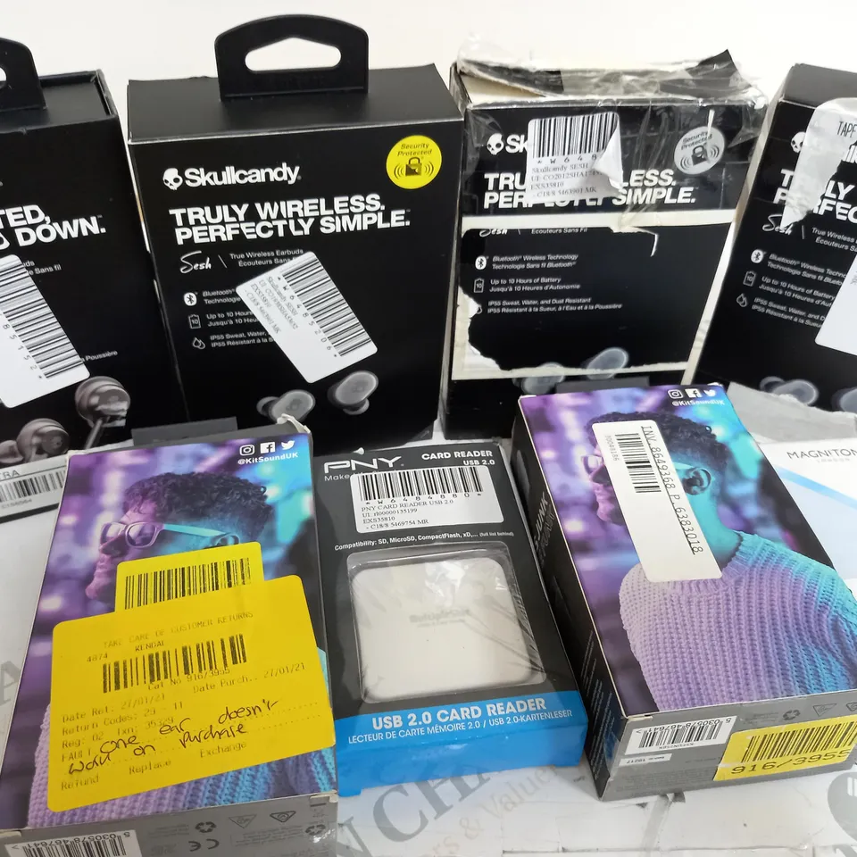 APPRROXIMETELY 8 ASSORTED ELECTRICAL ITEMS INCLUDING, SKULLCANDY WIRELESS EARPHONES