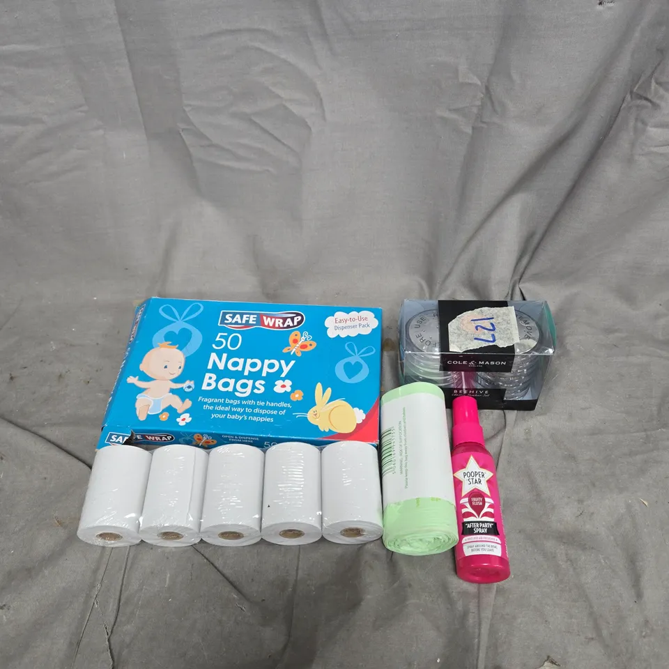 APPROXIMATELY 15 ASSORTED HOUSEHOLD ITEMS TO INCLUDE POOPER STAR, NAPPY BAGS, CASH REGISTER ROLLS, SHAKER SET ETC