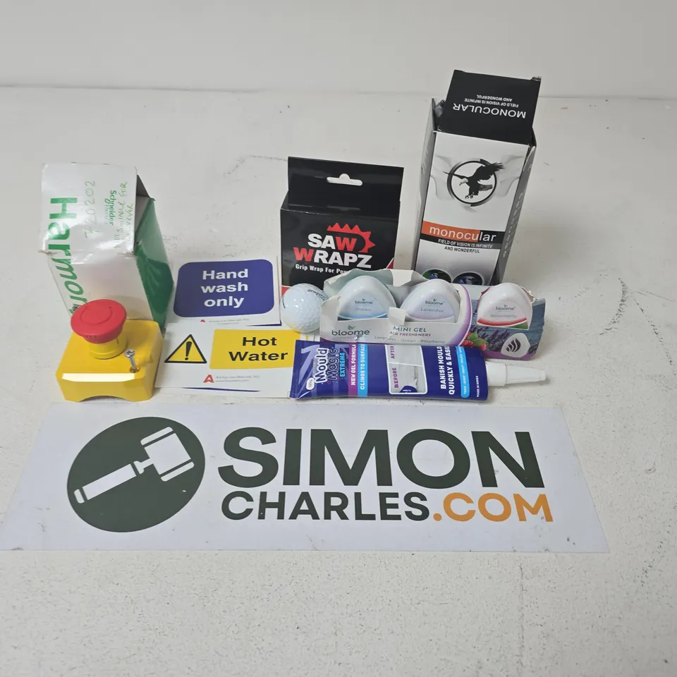 APPROXIMATELY 12 ASSORTED HOUSEHOLD ITEMS TO INCLUDE SAW WRAPZ, MOULD MAGIC, MINI GEL AIR FRESHENERS, ETC
