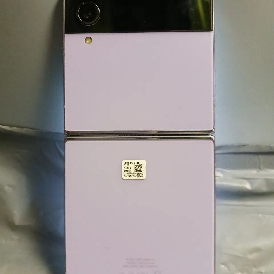 SAMSUNG GALAXY Z FLIP 4 SMARTPHONE IN PURPLE