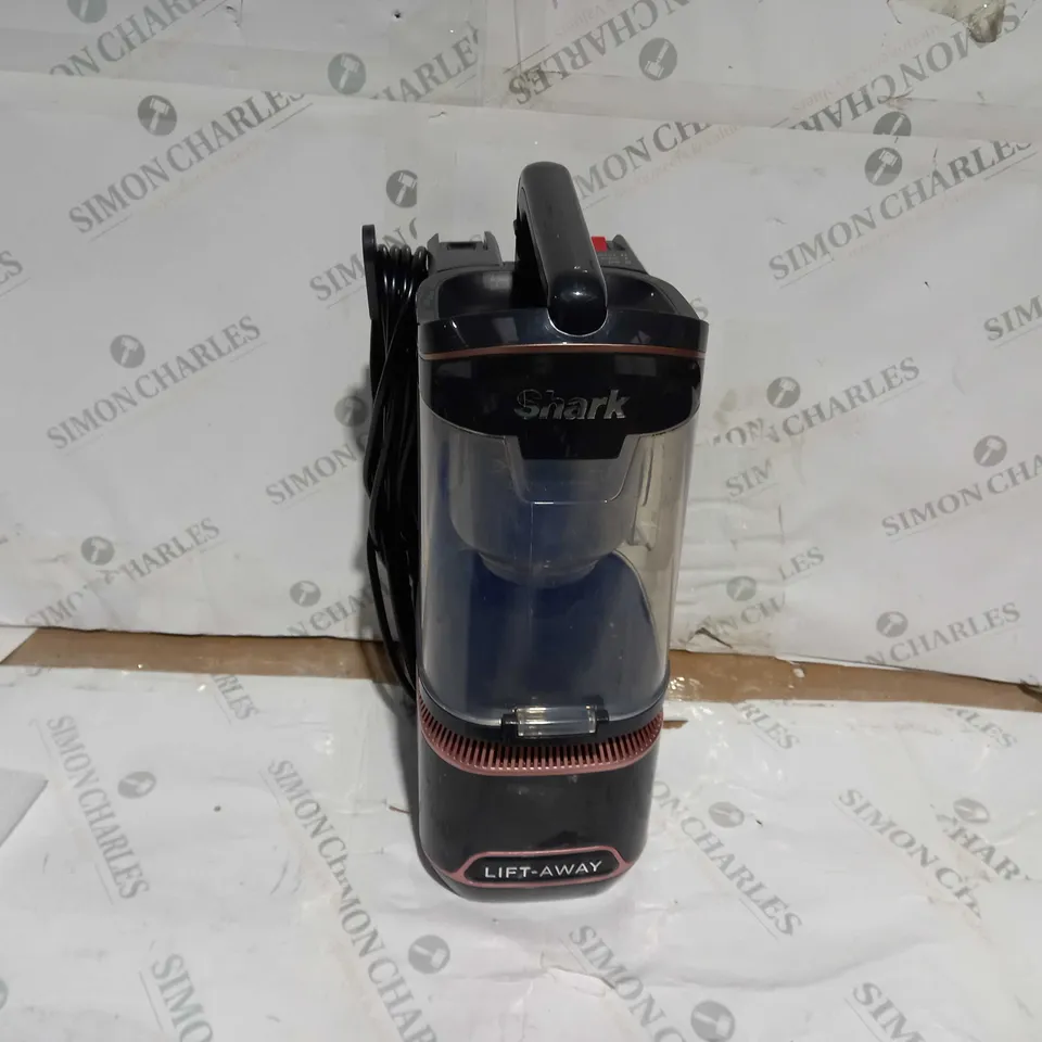 SHARK ANTI HAIR WRAP UPRIGHT PET-HAIR VACUUM