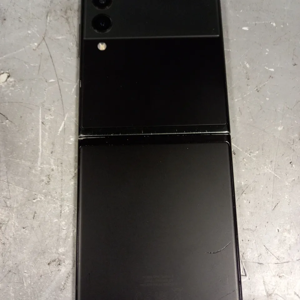 SAMSUNG GALAXY Z FLIP3 SMARTPHONE 