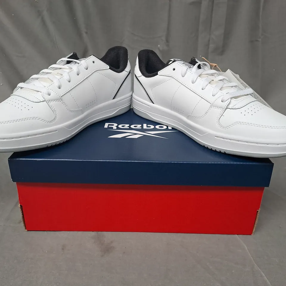 BOXED PAIR OF REEBOK PHASE COURT SHOES IN WHITE UK SIZE 10