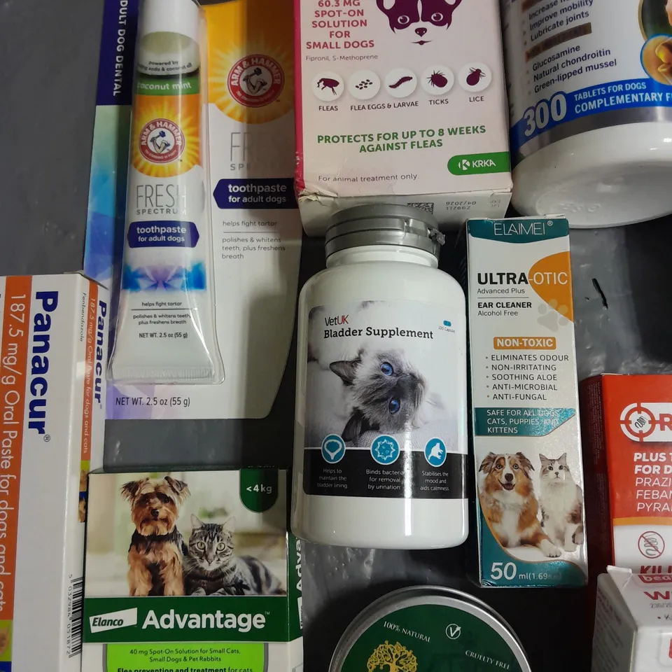 LOT OF 15 ASSORTED PET CARE ITEMS TO INCLUDE FLEA DEFENCE, CONDITIONER AND SUPPLEMENTS