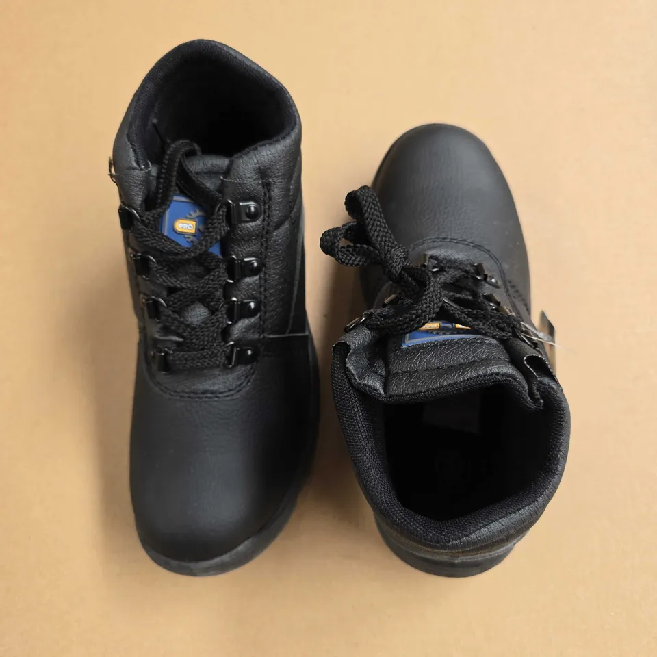 PAIR OF PROMAN CHUKKA SAFETY BOOTS IN BLACK - UK 3