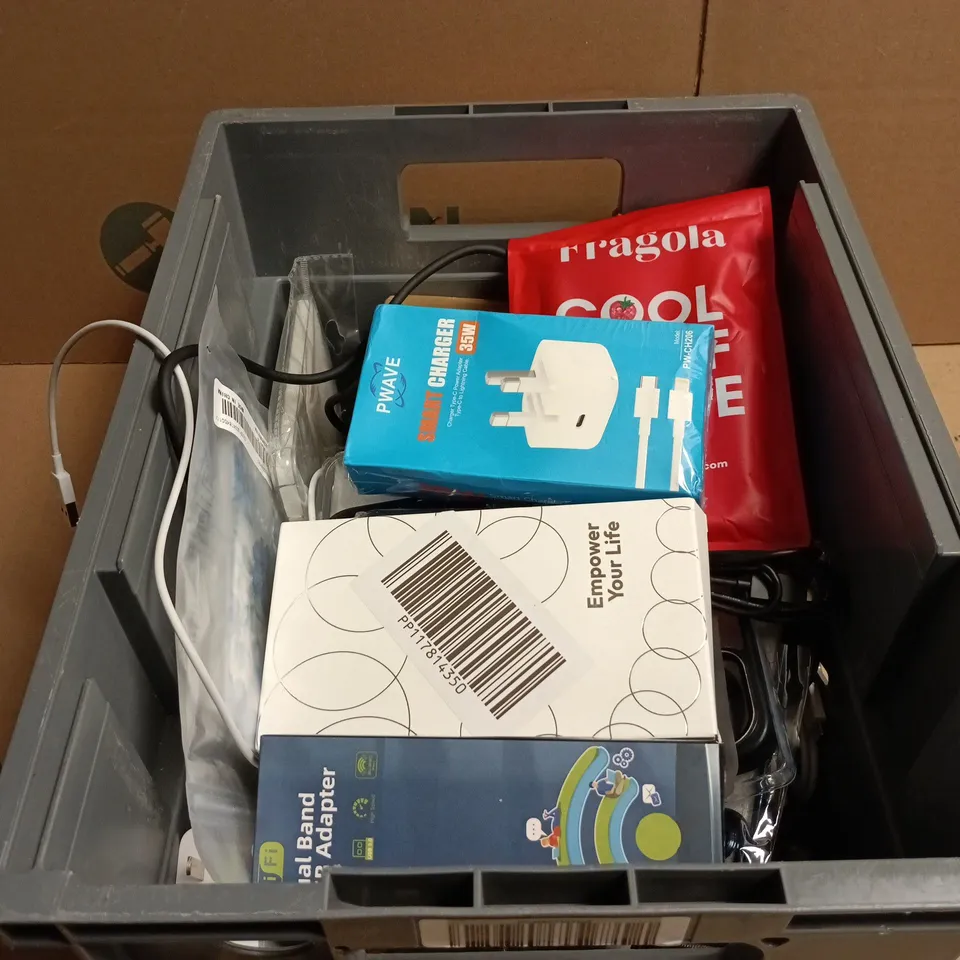 TOTE OF APPROXIMATELY 20 ASSORTED PHONE RELATED ITEMS TO INCLUDE SMART CHARGER, USB ADAPTER, PHONE CASES, CABLES, PLUG ETC