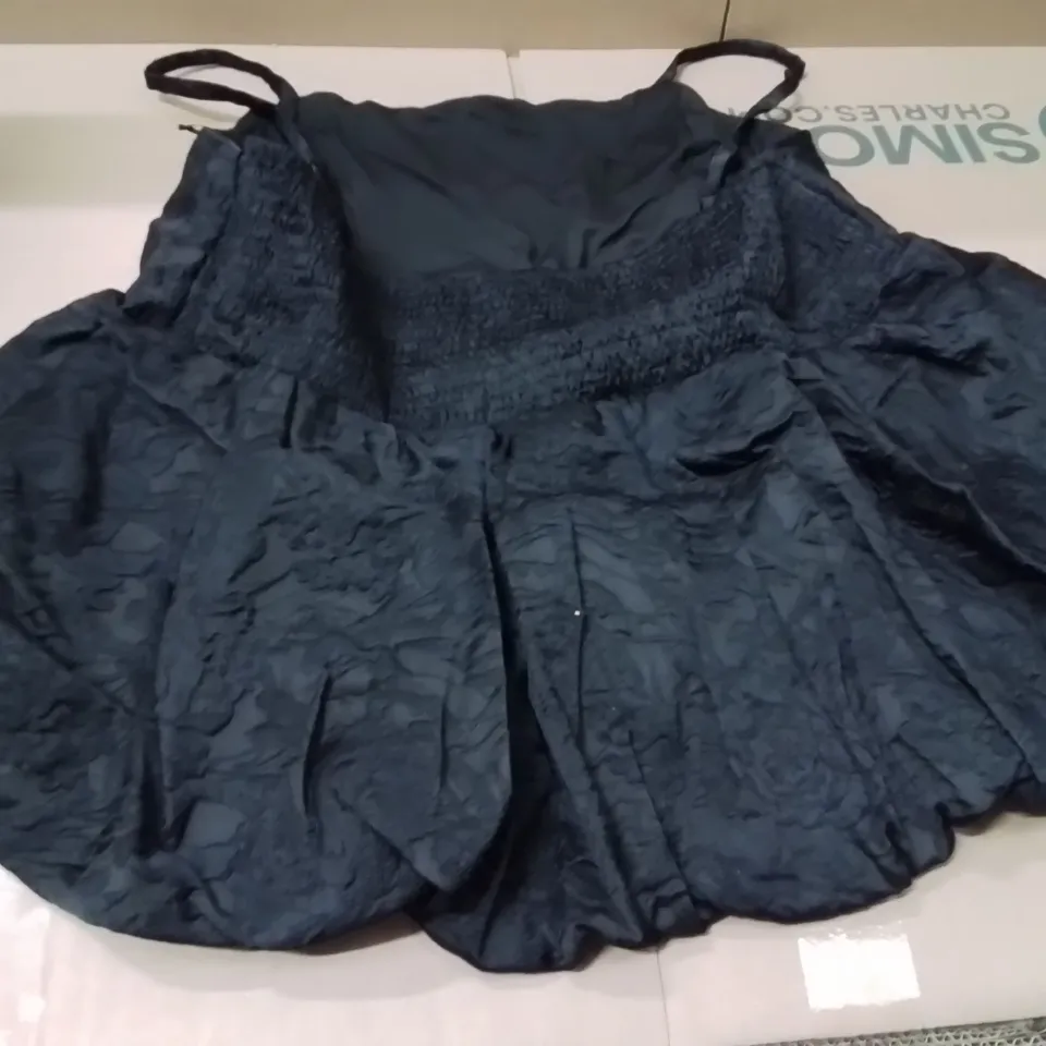 BOXED BRAND NEW APPROXIMATELY 22 SIMPLY BE JACQUARD CAMI TOP BLACK SIZE 22