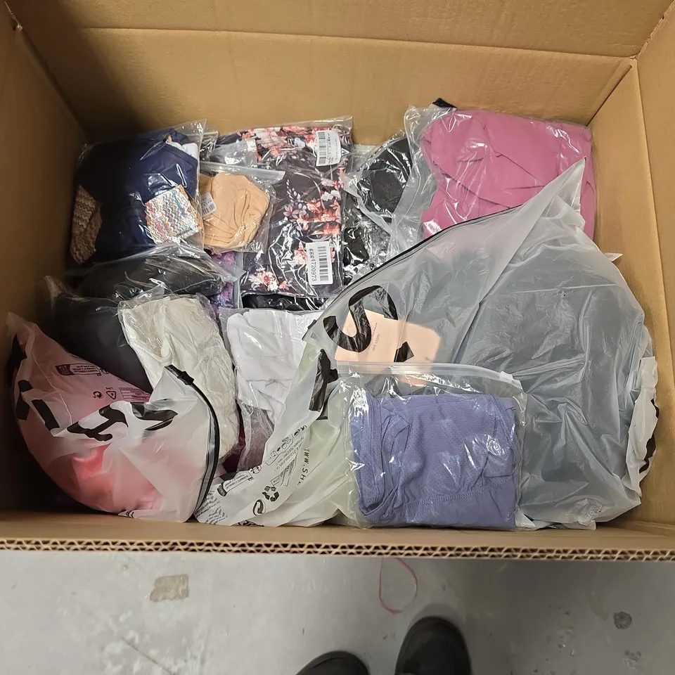 LARGE QUANTITY OF ASSORTED BAGGED CLOTHING ITEMS